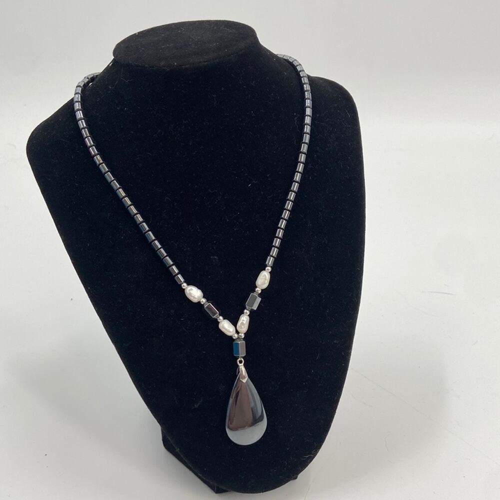 Hematite pearl beaded necklace